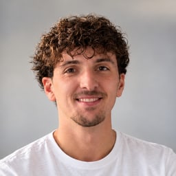 Valerio Schmidt, Kfz-Experte für Zulassung und Wunschkennzeichen