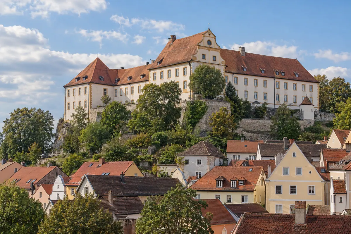 KI-Illustration: Schloss Sulzbach in Sulzbach-Rosenberg (Landkreis Amberg-Sulzbach).