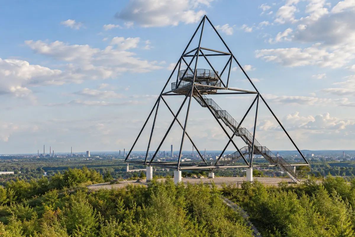 Tetraeder auf der Halde Beckstraße in Bottrop.