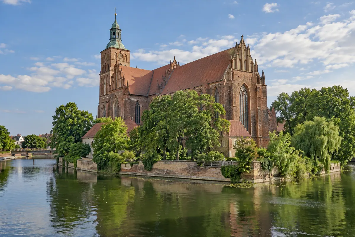 KI-Illustration: Dom St. Peter und Paul in Brandenburg an der Havel.