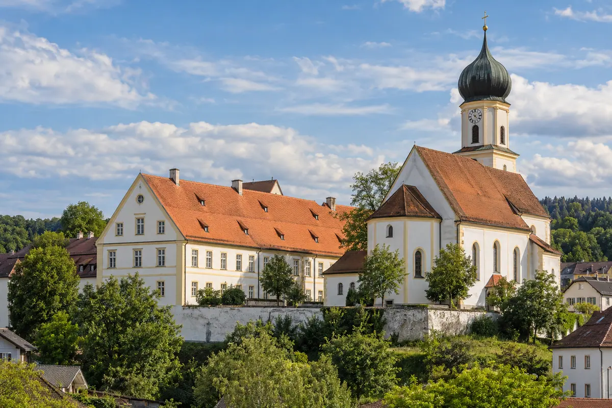 Klosterbau und St. Sebastian in Ebersberg (Landkreis Ebersberg).