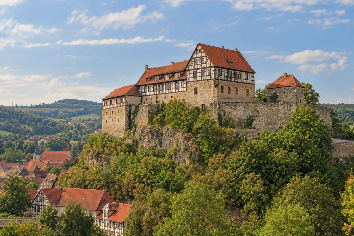 KI-Illustration: Schloss Bodenstein im Eichsfeld (Landkreis Eichsfeld).