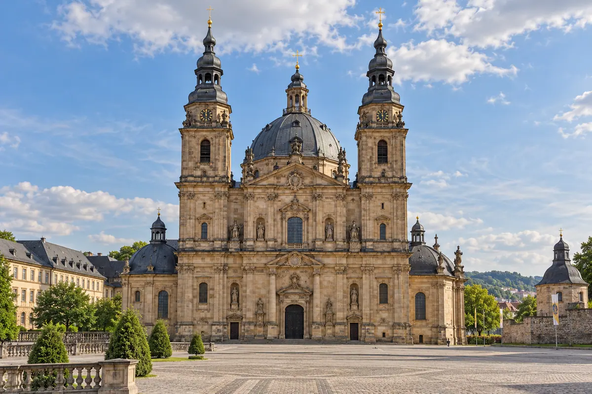 KI-Illustration: Fuldaer Dom in Fulda (Landkreis Fulda).