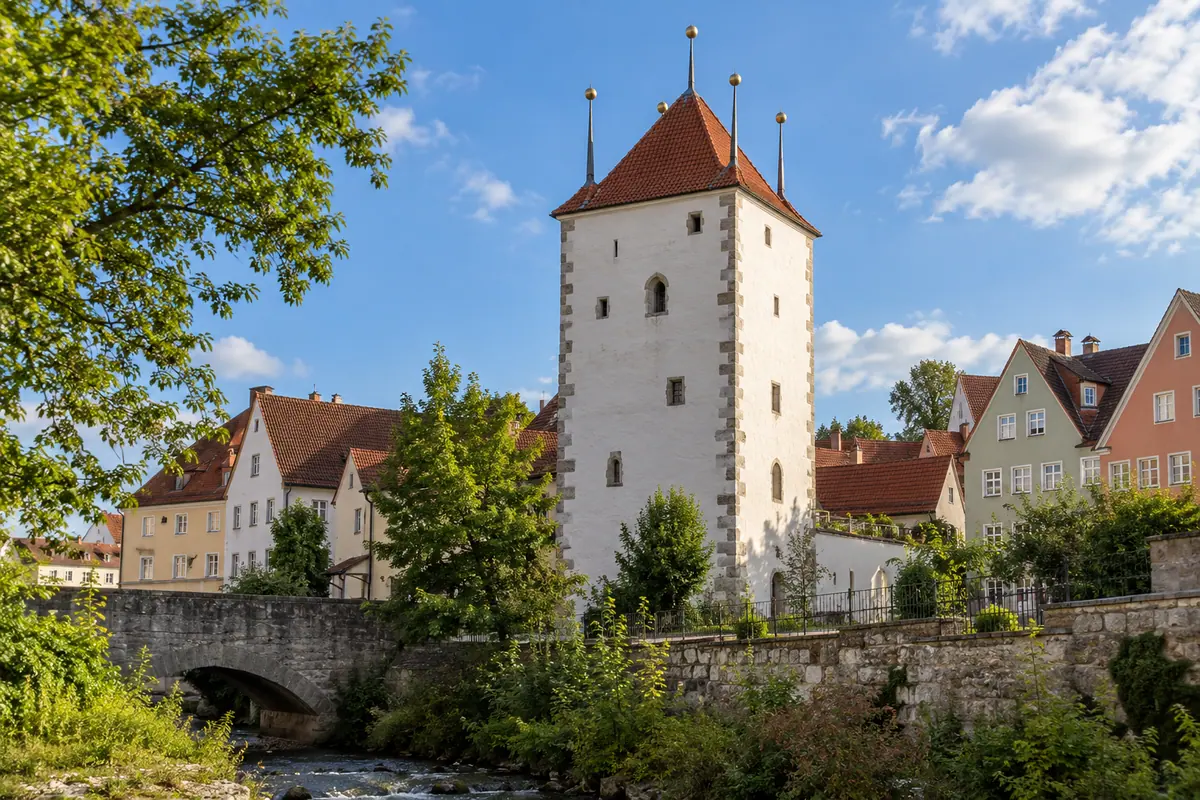 KI-Illustration: Fünfknopfturm in Kaufbeuren.