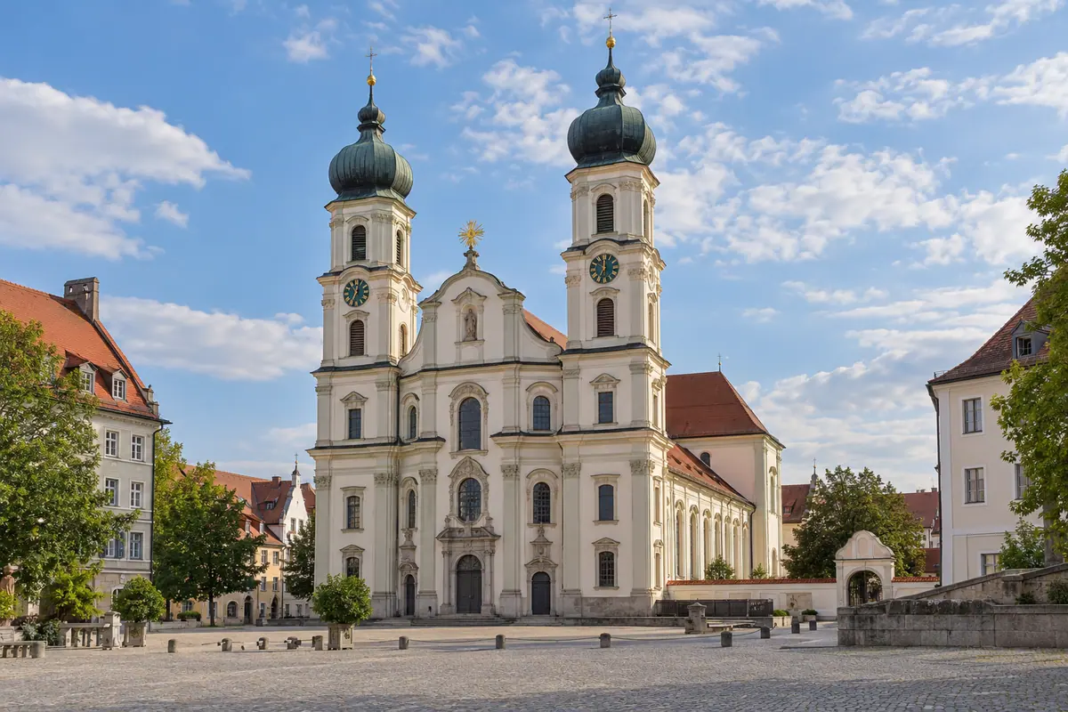KI-Illustration: Basilika St. Lorenz in Kempten im Allgäu.