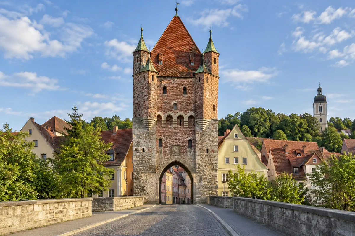 KI-Illustration: Bayertor in Landsberg am Lech (Landkreis Landsberg am Lech).