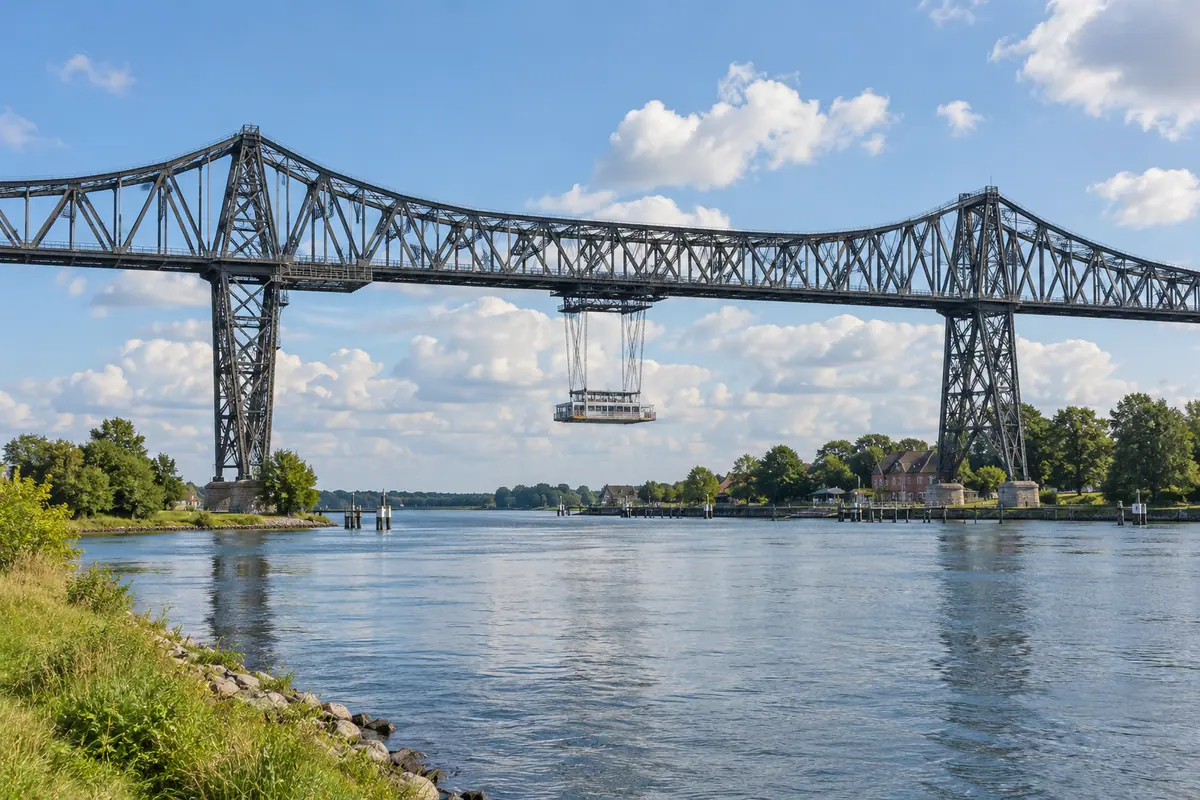 Rendsburger Hochbrücke über den Nord-Ostsee-Kanal (Kreis Rendsburg-Eckernförde).