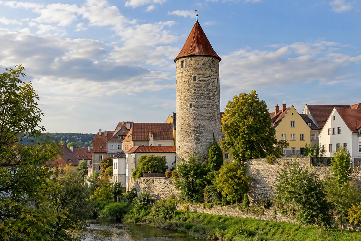KI-Illustration: Blasturm in Schwandorf (Landkreis Schwandorf).
