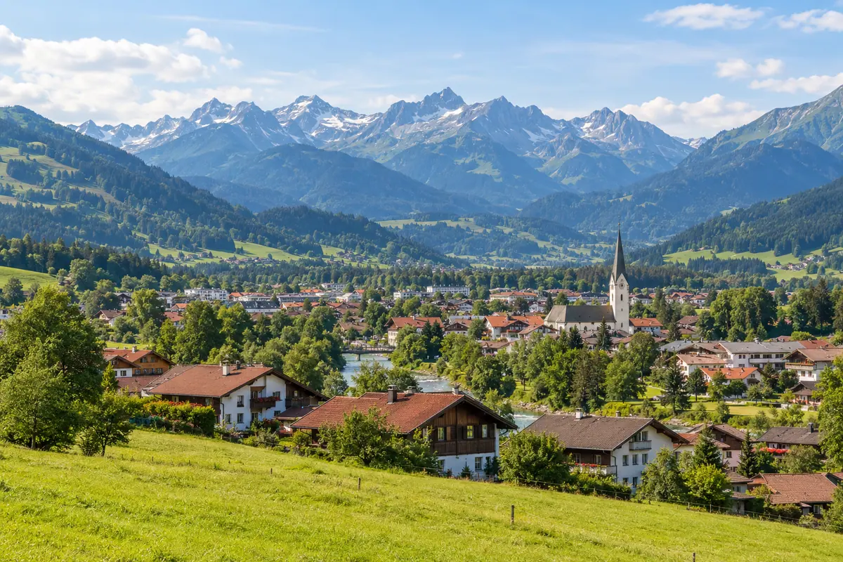 KI-Illustration: Blick auf die Allgäuer Alpen bei Sonthofen (Landkreis Oberallgäu).